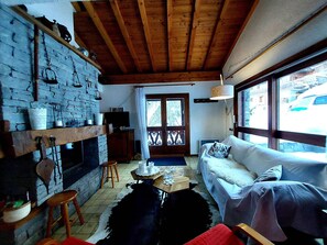 TV - Authentic chalet in La Plagne, 4 bedrooms, fireplace (La Plagne-Tarentaise)