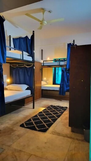 10 - Bed Non AC Shared Dormitory, Mixed Dorm | Ropa de cama 