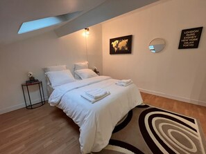 1 chambre, fer et planche à repasser, lit parapluie, Wi-Fi gratuit