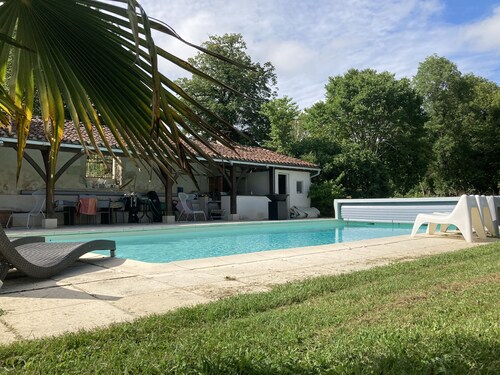 Dordogne, Maison Avec Grande Piscine, 5 Chambres, 11 Couchages + 2 Lits Bébé