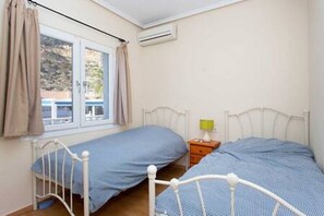 3 chambres, fer et planche à repasser, accès au Wi-Fi (inclus)