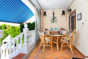 Outdoor dining - CH Jardin Marabu Ciudad Quesada (Ciudad Quesada)
