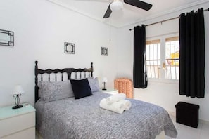 2 chambres, fer et planche à repasser, Wi-Fi, literie fournie