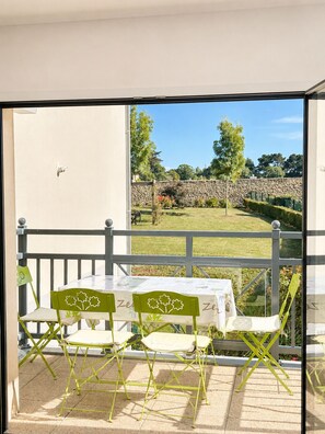 Outdoor dining - Appartement en Résidence Entier T2 BBC à Dinard (Dinard)