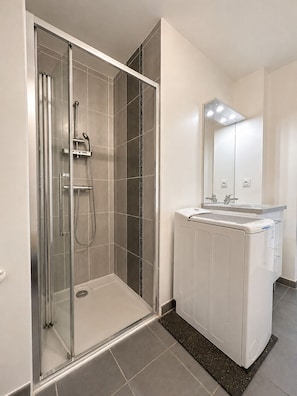 Bathroom - Appartement en Résidence Entier T2 BBC à Dinard (Dinard)