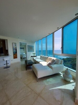 تلفزيون ذكي، كرة قدم الطاولة، تنس طاولة، كُتُب