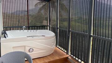Outdoor spa tub