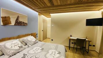 Kamar Double Deluks | Seprai Frette Italia, seprai premium, dan bantalan ekstra lembut