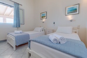 3 bedrooms, in-room safe, iron/ironing board, travel cot