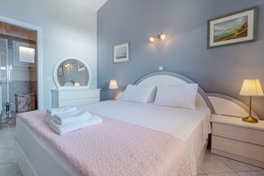 3 bedrooms, in-room safe, iron/ironing board, travel cot - Kalami Beach - Villa Kouloura (Kalami)