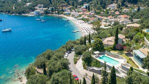A coastal town with a beach, boats, and a swimming pool. - Kalami Beach - Villa Almyra (Kalami)