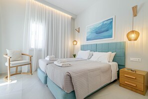 2 soverom, safe på rommet, strykejern/-brett og reiseseng for barn