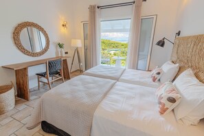 3 bedrooms, in-room safe, iron/ironing board, travel cot