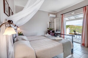 3 室のベッドルーム、セーフティボックス (室内)、アイロン / アイロン台、旅行用ベビーベッド