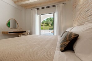 4 bedrooms, in-room safe, iron/ironing board, travel cot
