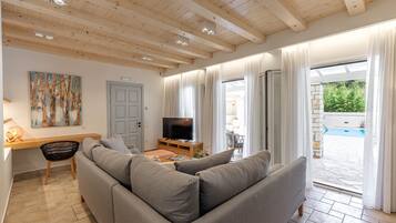 TV, fireplace, table tennis