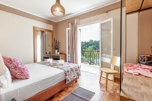 4 間睡房、房內夾萬、熨斗/熨衫板、可攜式嬰兒床