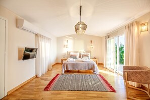 3 多间卧室、客房内保险箱、熨斗/熨衣板、旅行婴儿床