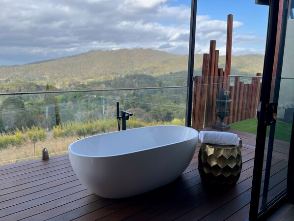 Property grounds - Luxurious Villa at On Eagle Wings Mountain Retreat & Spa with Breakfast Included (Neranwood / Mudgeeraba)