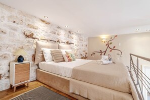 In-room safe, iron/ironing board, travel cot, free WiFi