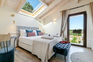 3 bedrooms, in-room safe, iron/ironing board, travel cot