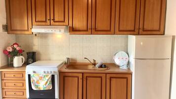 雪櫃、微波爐、焗爐、咖啡機/沖茶器