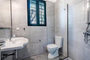 Bruser, hårtørrer, håndklæder