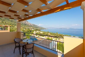 Outdoor dining - Corfu Sea View Villa Aurora (Barbati)