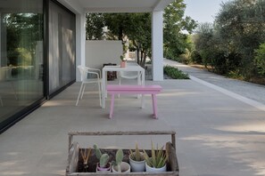 Outdoor dining - Gaia - A Secret Luxury Hideaway (Achilleio)