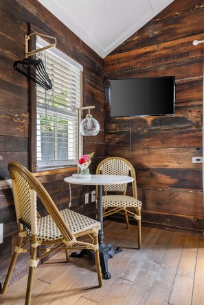 Dining - Saint Phillip Charmer | King Studio Bungalow (Charleston)