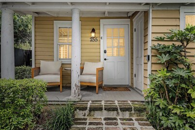 Saint Phillip Charmer | King Studio Bungalow