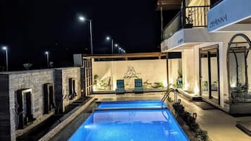 Udendørs pool