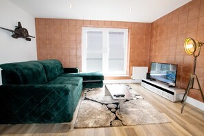 Living area - Your Apartment | Bristol Rowan Tree - No.4 (Bristol)