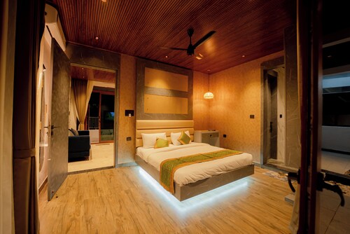 Amara Kosha Misty Hills - Channa - Swimming Pool, Private Jacuzzi & Movie Room