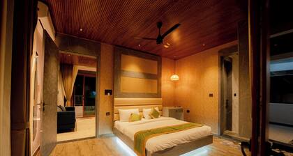 Amara Kosha Misty Hills - Channa - Swimming Pool, Private Jacuzzi & Movie Room