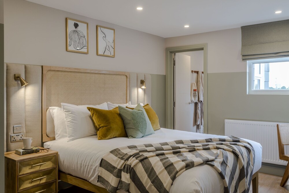 Shepherds Bush | 2 Bed Apartment TF - London | Vrbo