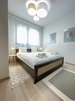 2 bedrooms, iron/ironing board, WiFi, bed sheets