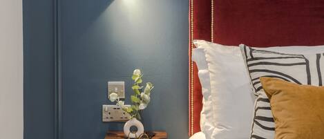 Iron/ironing board, free WiFi, bed sheets