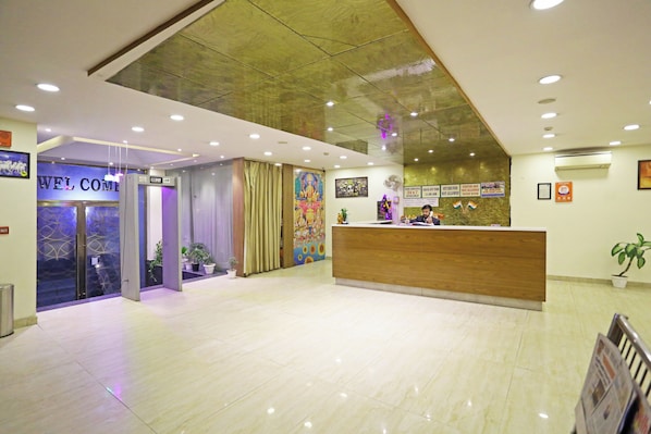 Reception - Hotel D'Capitol- Delhi Airport (New Delhi)