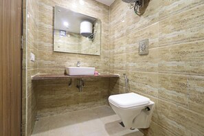 Deluxe tweepersoonskamer | Badkamer | Gratis toiletartikelen, pantoffels, handdoeken, zeep