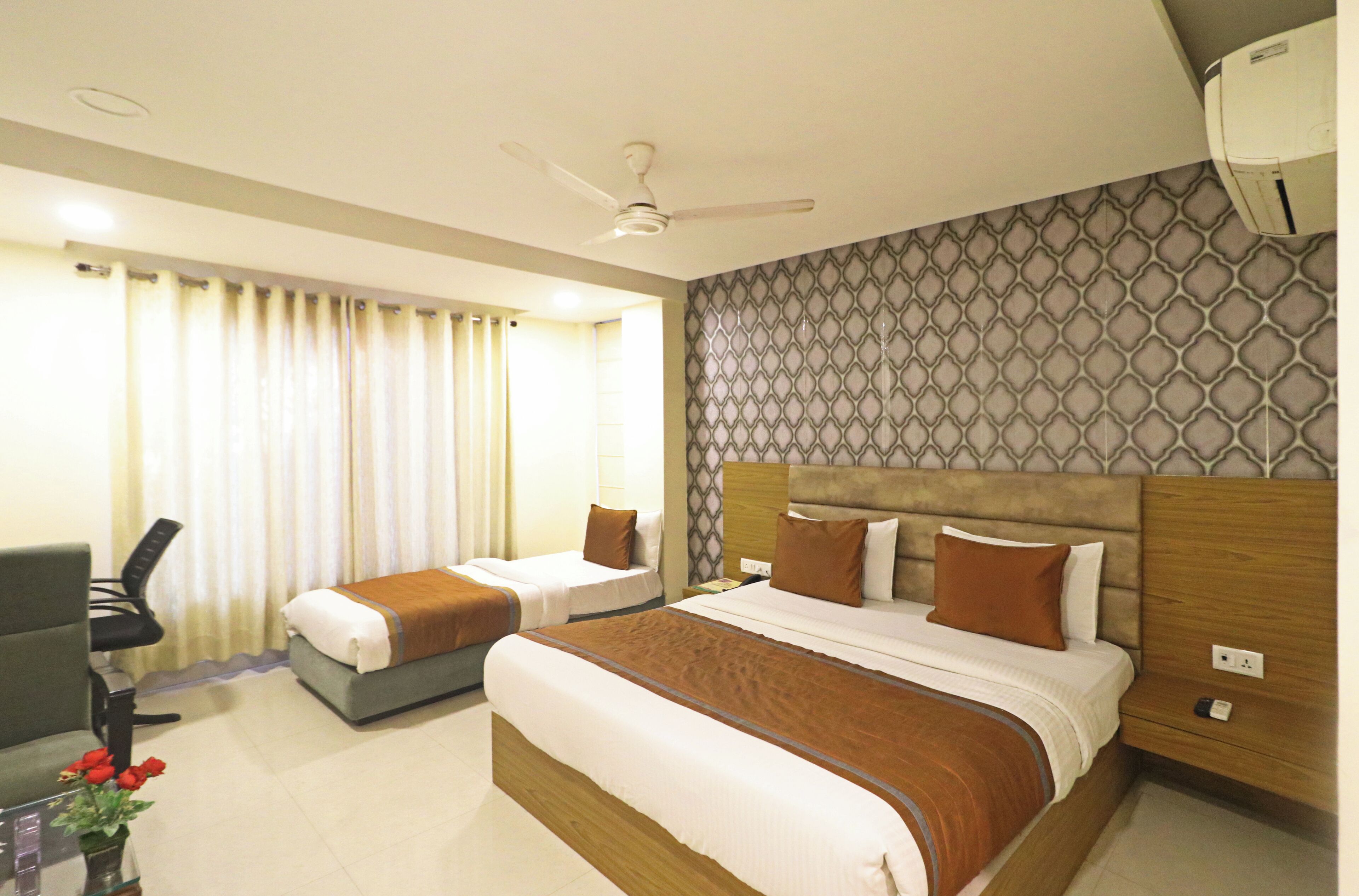 Superior Triple Room | Desk, soundproofing, free WiFi