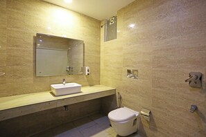 Tremannsrom – superior | Bad | Toalettartikler (inkludert), tøfler, håndklær og såpe