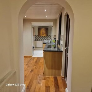 Kühlschrank, Mikrowelle, Ofen, Geschirrspüler