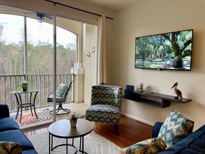 Smart TV - 3 br Disney area condo with a view & FREE resort! (Kissimmee)