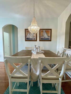 Dining - 3 br Disney area condo with a view & FREE resort! (Kissimmee)