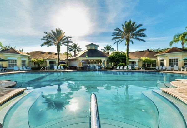 Outdoor pool, a heated pool - 3 br Disney area condo with a view & FREE resort! (Kissimmee)