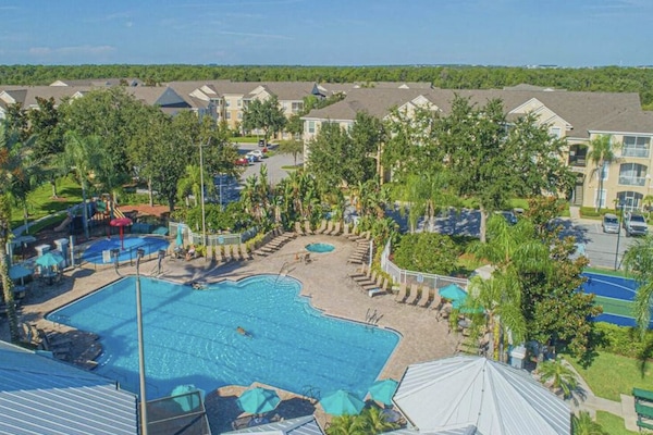 Welcome to Windsor Palms, a gated resort community, only 5 mi from Disney!