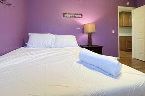 4 bedrooms, iron/ironing board, WiFi, bed sheets