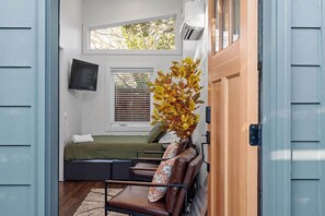 WiFi, bed sheets - The Acorn - Studio w/ Kitchen, AC, WiFi, Washer (Raleigh)