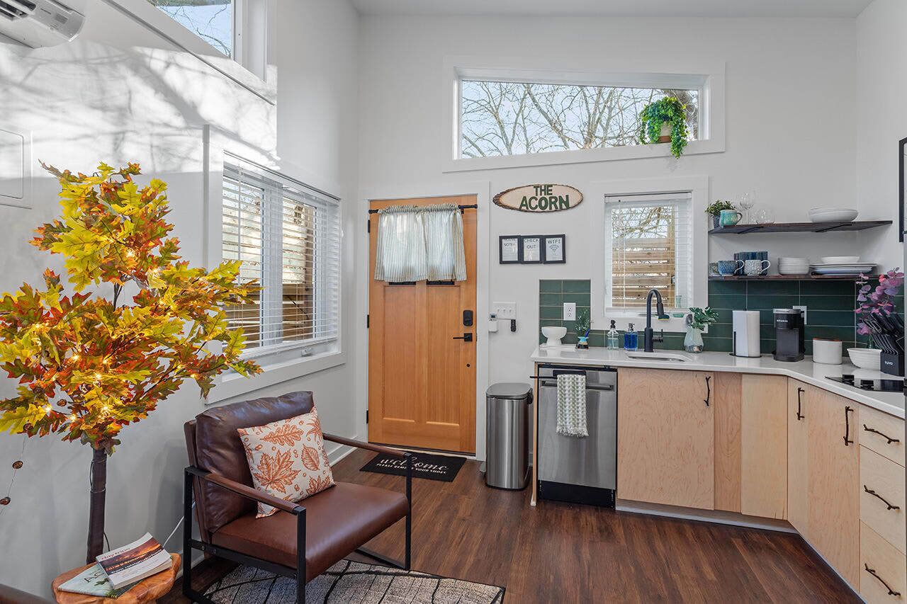 Kühlschrank, Mikrowelle, Herdplatte, Geschirrspüler